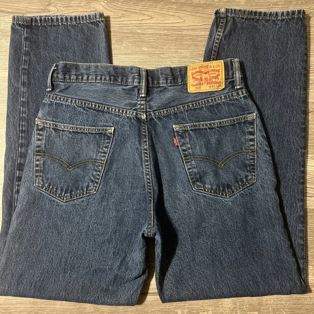 Levi's 550 Relaxed Fit Tapered Leg Dark Wash Blue Jeans Size‎ Size 34x34 (34x33)